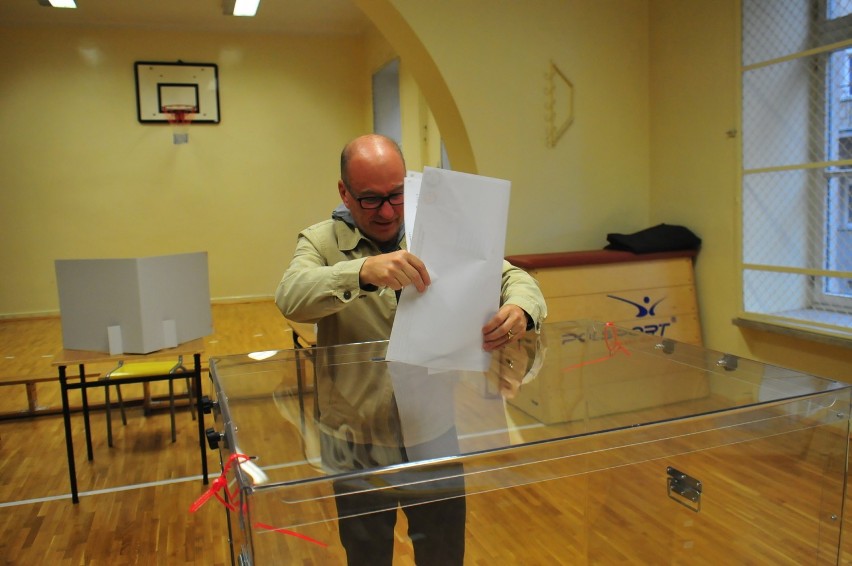 Wybory 2018. Kardynał Stanisław Dziwisz oddał głos w wyborach 