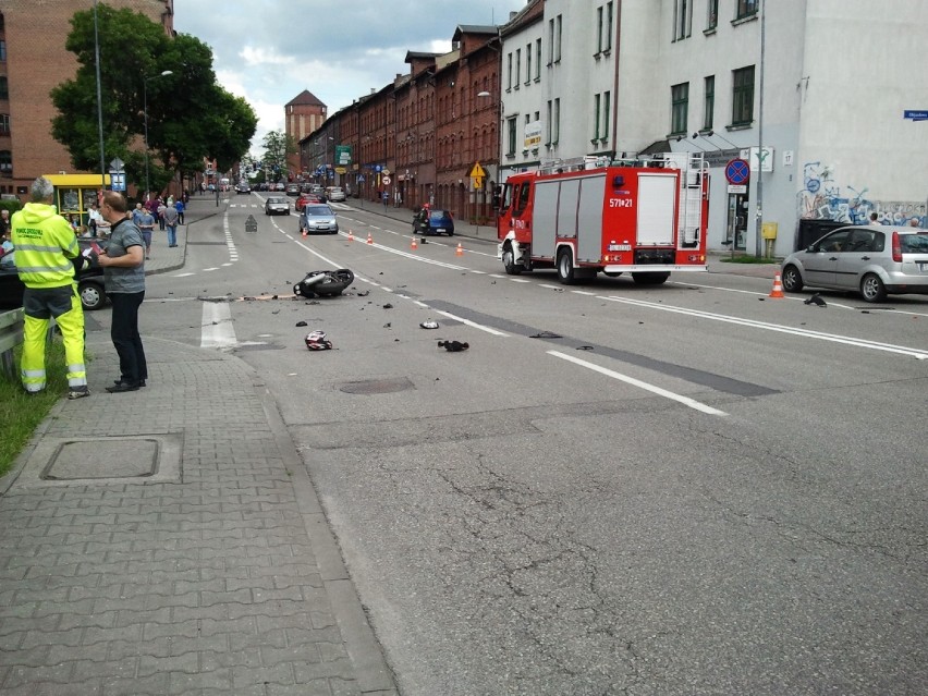 Wypadek w Rudzie Śląskiej: motocyklista wjechał w corsę