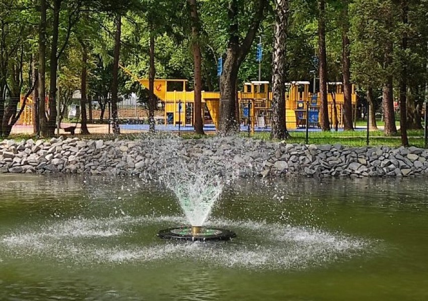 Dobiegają końca prace przy budowie parku Pokoju na osiedlu...