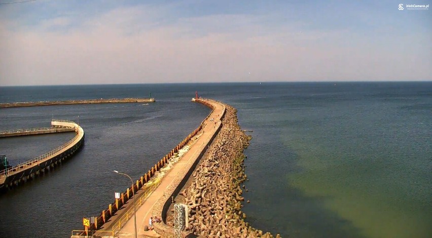 Upalna niedziela na plaży w Darłówku. Zobacz na żywo [zdjęcia]