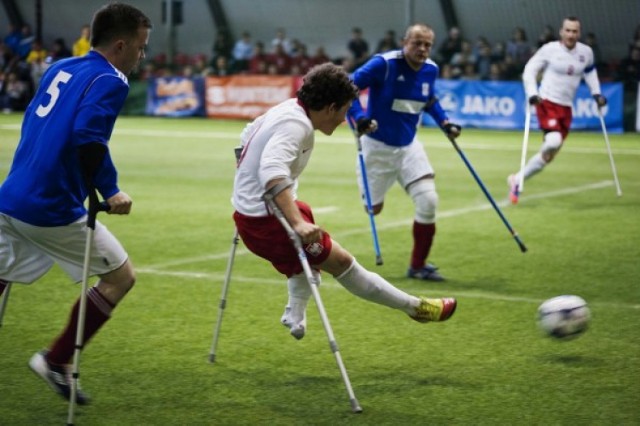 Polscy piłkarze drużyny ampfutbolowej zbierają pieniądze na ...