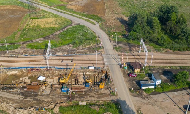 W ramach budowy obwodnicy Oświęcimia pod linią kolejową 93 na ul. Ostatni Etap powstaje tunel