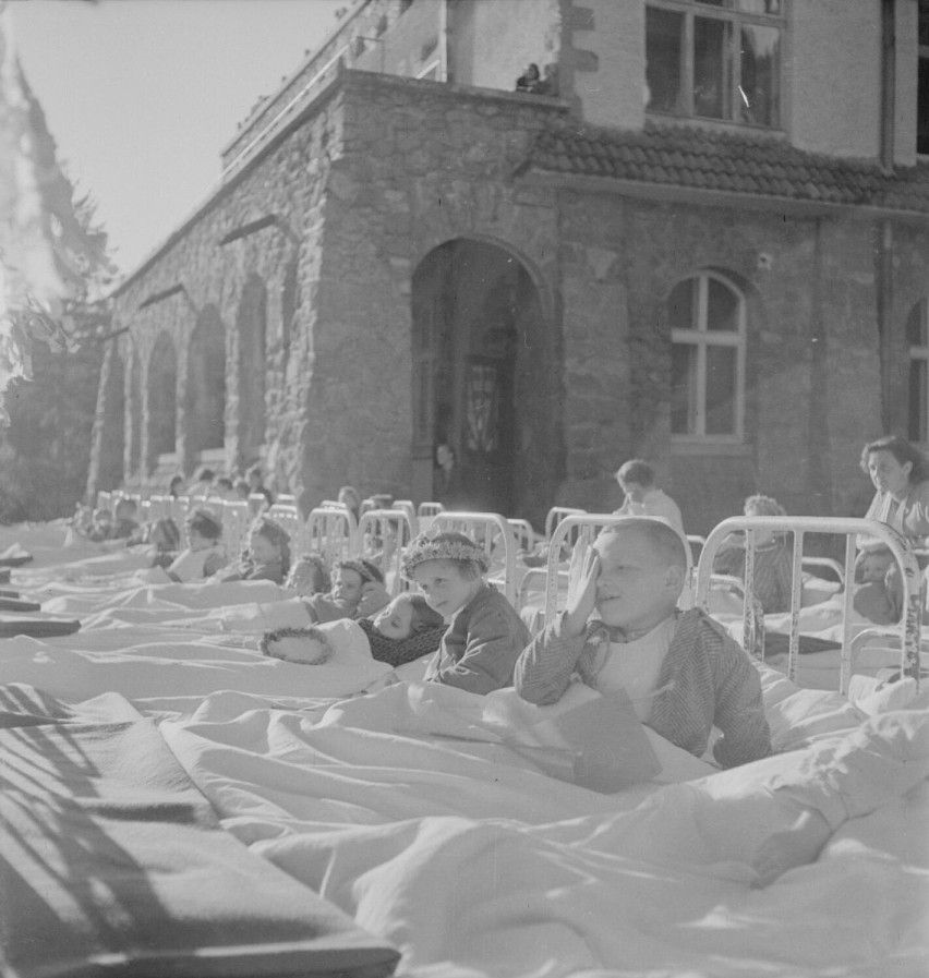 Zakopane było kiedyś znanym uzdrowiskiem. Tak pod Giewontem leczono chorych 100 lat temu ARCHIWALNE ZDJĘCIA