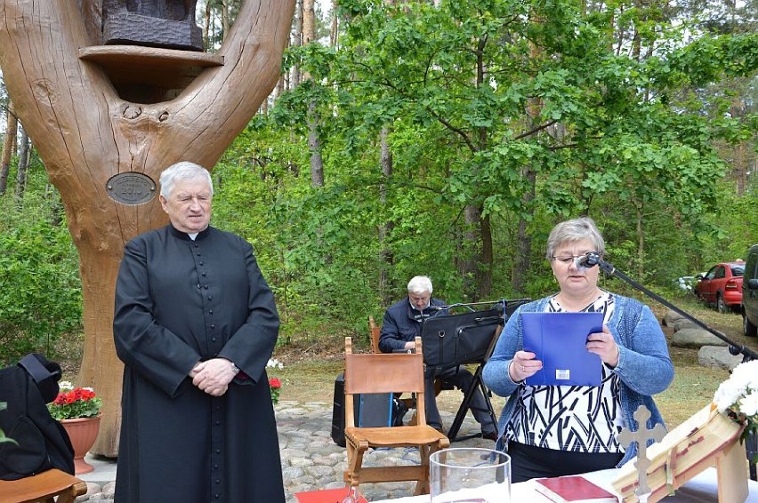 Poświęcenie pól w Michałkowie - Kłobukowie. W gminie Tłuchowo nadal kultywują zapomniany zwyczaj [zdjęcia]