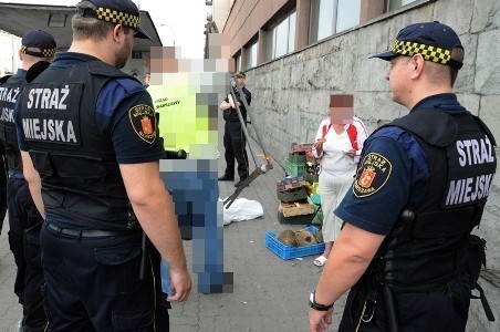 Zamieszki podczas likwidacji nielegalnych handlarzy przy Dworcu Wileńskim (ZDJĘCIA)