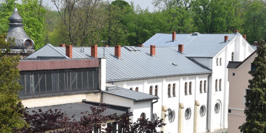 Widok na Stajnie Książęce z okien ratusza...