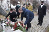 Inowrocław. Z okazji Barbórki górnicy z Inowrocławskich Kopalni Soli Solino SA złozyli kwiaty pod pomnikami. Zdjęcia