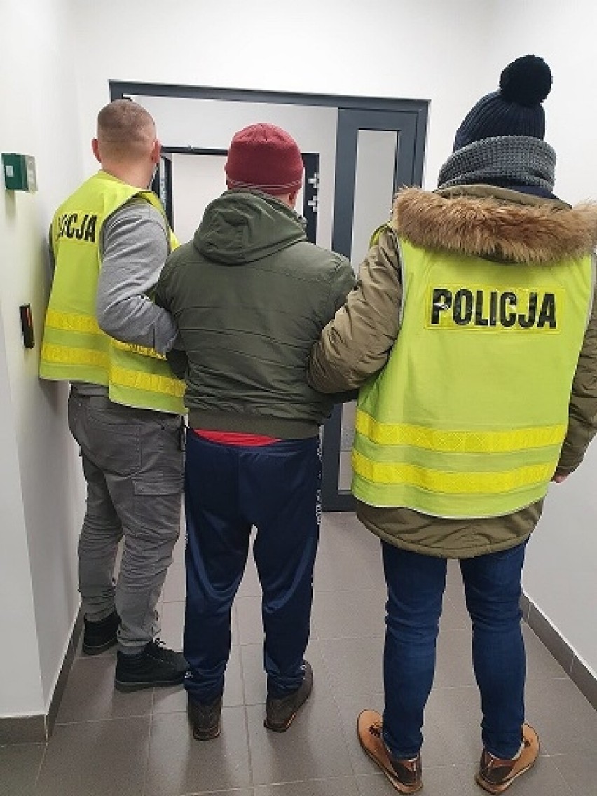 Policjanci z Wydziału Kryminalnego III Komisariatu Komendy...