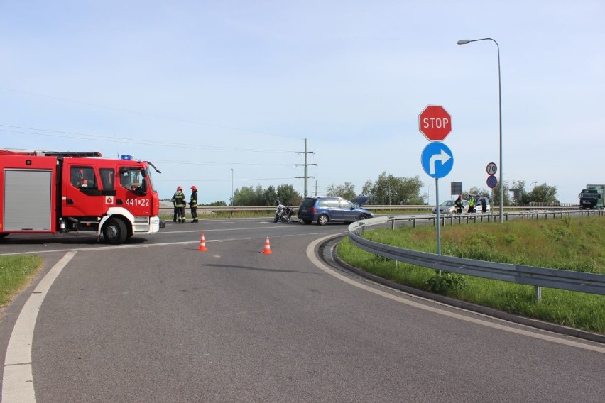 Pijany kierowca, który w sobotę zderzył się z motocyklem, usłyszy zarzuty [zdjęcia]