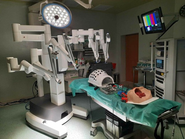 Od jutra, 30 listopada 2023r. lekarze ze Szpitala Klinicznego nr 1 w Zabrzu będą wykonywać operacje raka prostaty z asystą robota da Vinci.