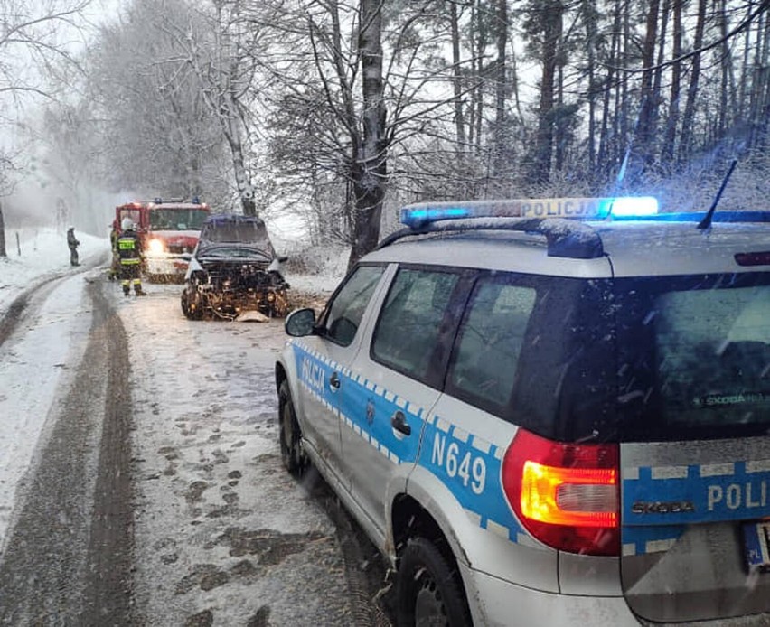 Kierujący citroenem stracił kontrolę nad pojazdem i uderzył...