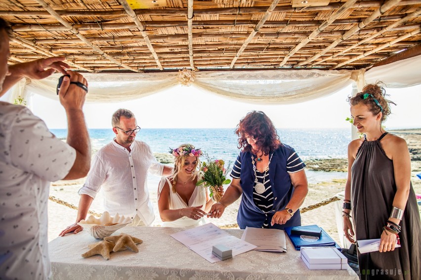 Kasia i Marcin z Radomska wzięli ślub na cypryjskiej plaży