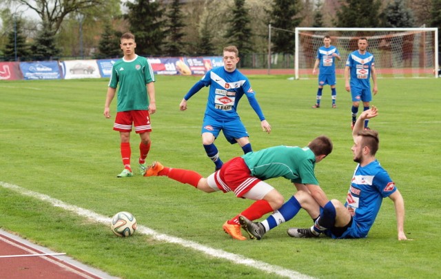 W kolejnych derbach kujawsko-pomorskich w III lidze Wda Świecie zwyciężyła Kujawiankę Izbica Kujawska 2:1 (1:1). Bramki strzelali: Kamil Kamiński (39), Patryk Kiełpiński (65-głową) oraz Piotr Biernacki (33).