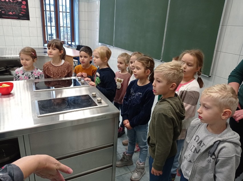 Dzieci z Przedszkola numer 8 w Skierniewicach z wizytą na Akademii Nauk Stosowanych
