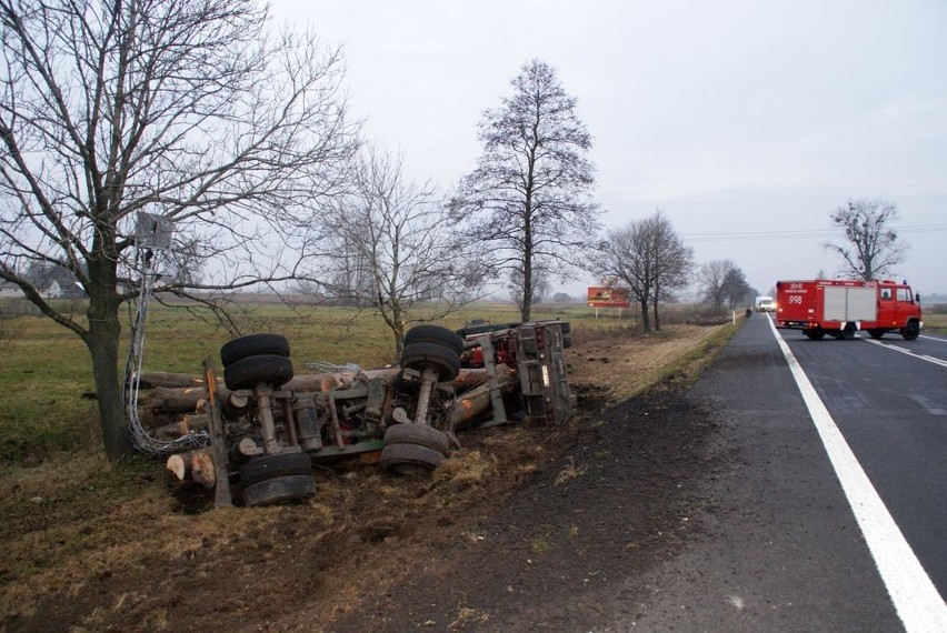 Zderzenie dwóch tirów w Chomęciskach Małych. Jedna osoba nie...