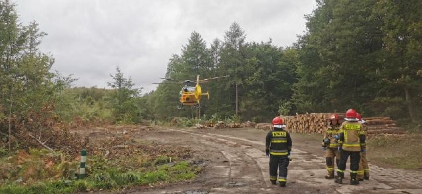 Poważny wypadek niedaleko Sławna. Dwie osoby zostały ranne [zdjęcia] 