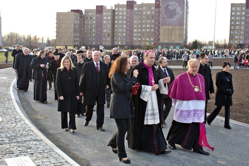 Sosnowiec: Plac papieski gotowy i poświęcony [Zdjęcia]