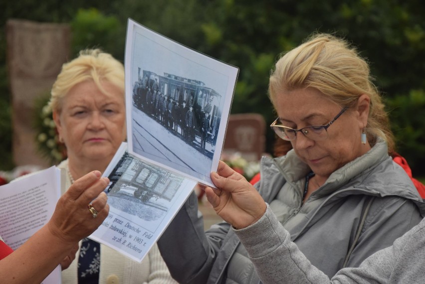 Malbork. Ostatni spacer z przewodnikiem PTTK w strugach deszczu [ZDJĘCIA]. Nogat, mosty, powodzie i wąskotorówka