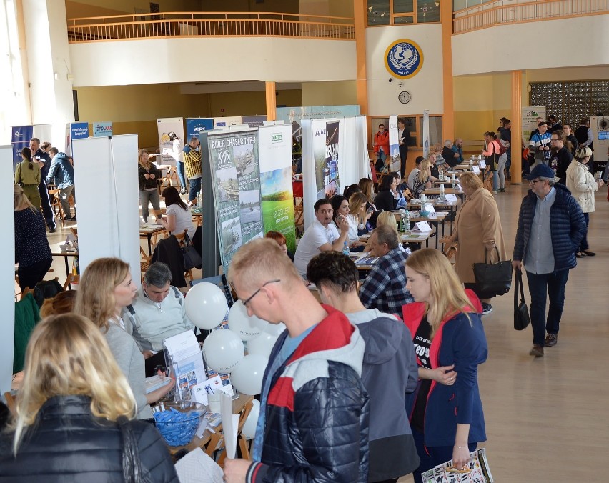 Wielu wystawców i porady, jak szukać zatrudnienia - Powiatowe Targi Pracy w Malborku [GALERIA]