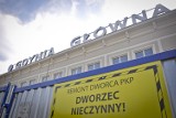 Napis "Gdynia Główna" wrócił na budynek dworca [zdjęcia]