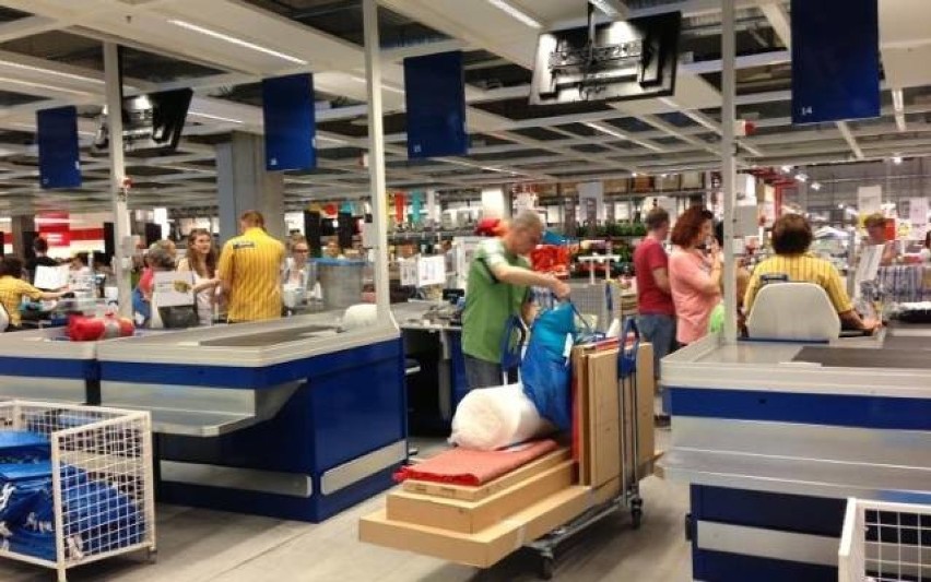 Ikea wycofuje kolejny produkt! Kupiliście ten stół? Uważajcie, szklany blat może Was zranić!