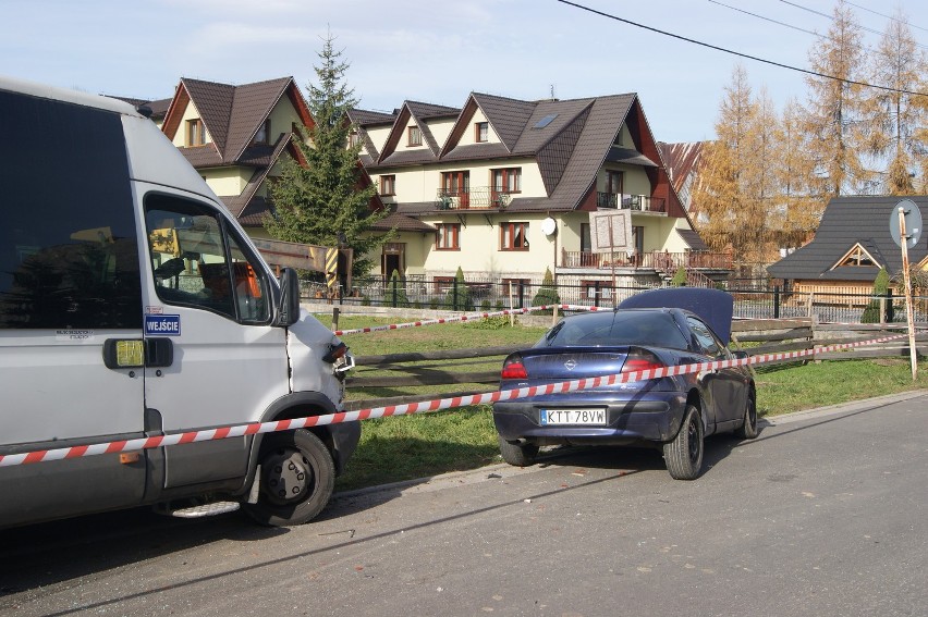 Wypadek w Białym Dunajcu: Bus wjechał w opla. Pasażerka w szpitalu [ZDJĘCIA]