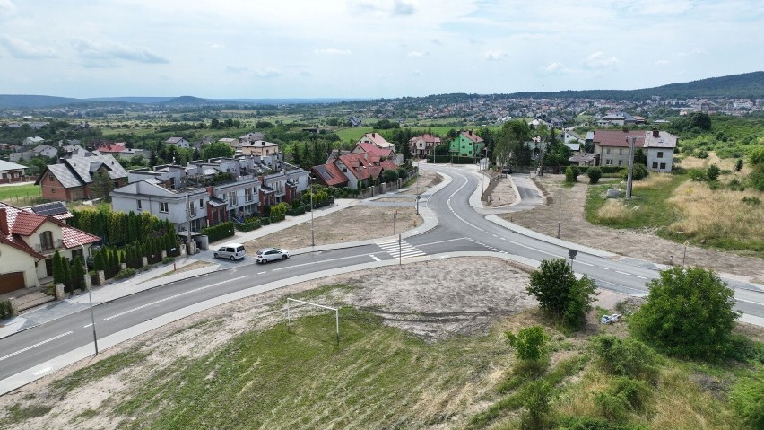 Ulica Prosta w Kielcach ma nową nawierzchnię i petlę autobusową. Zobacz zdjęcia