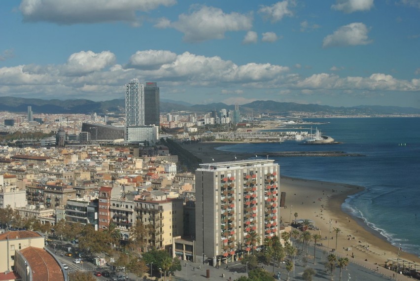 Barcelona jest stolicą Katalonii, jednej z 17 autonomicznych...
