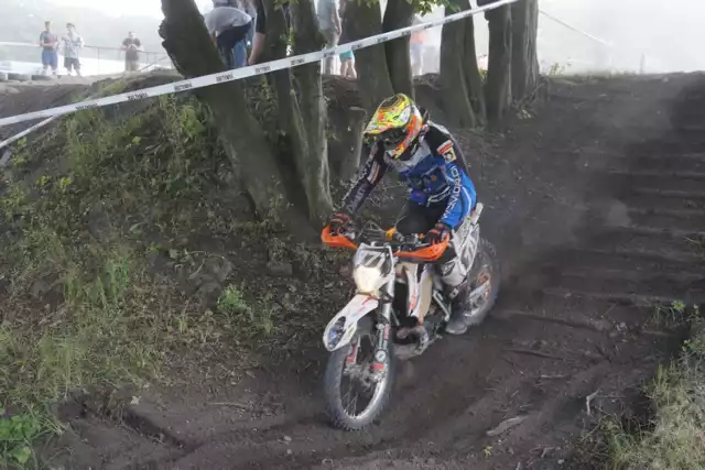 Dominik Olszowy wygrał III i IV rundę Mistrzostw Polski oraz Pucharu Polski Enduro, które rozegrano w Wałbrzychu. W stawce quadów triumfował Damian Rajczyk.