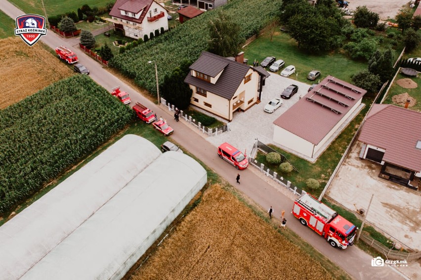 Widowiskowa eskorta strażacka. Tak do ślubu jechał druh ze Straży Koźminek. ZDJĘCIA, WIDEO