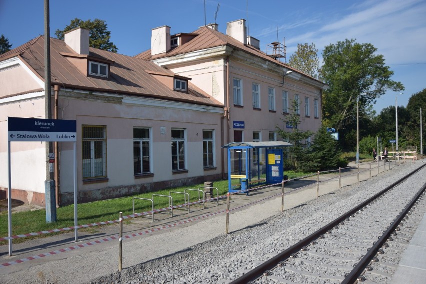 Pociągi ruszyły. Nowe perony i szybszy przejazd na trasie Kraśnik - Lublin (ZDJĘCIA/WIDEO)