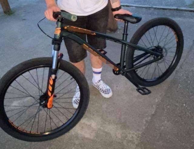 Nieletni skradli rower spod jednego ze sklepów w Barcinie.