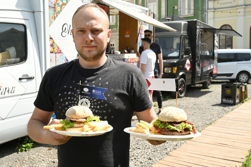 Pyszne jedzenie, koncerty i kino letnie. Ruszył Food Park na...