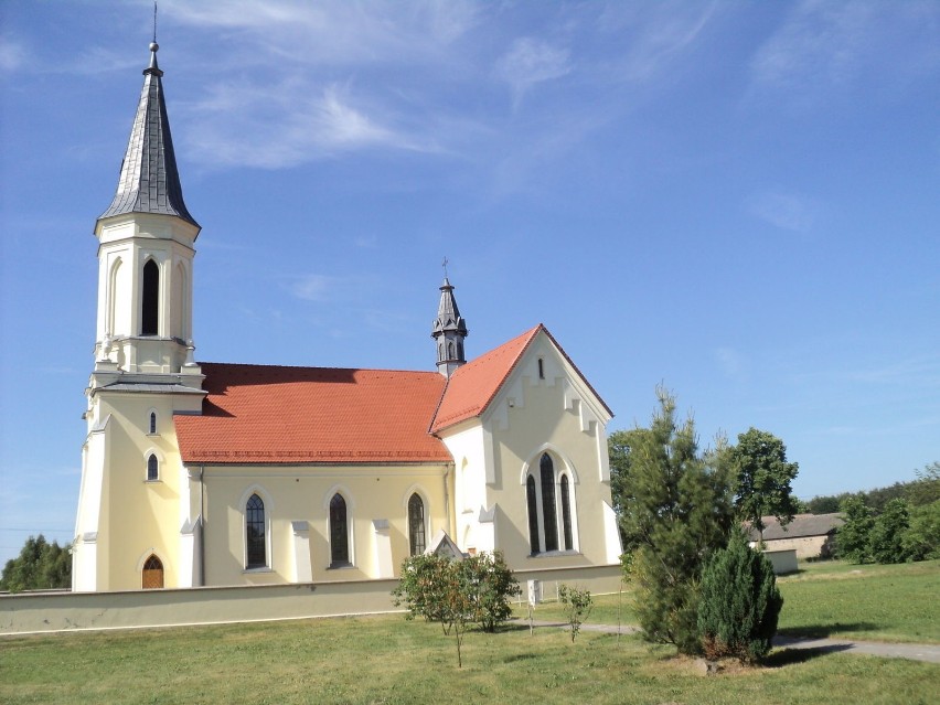 Pierwszy kościół stanął w Pieczyskach w 1452 r. Ten i...