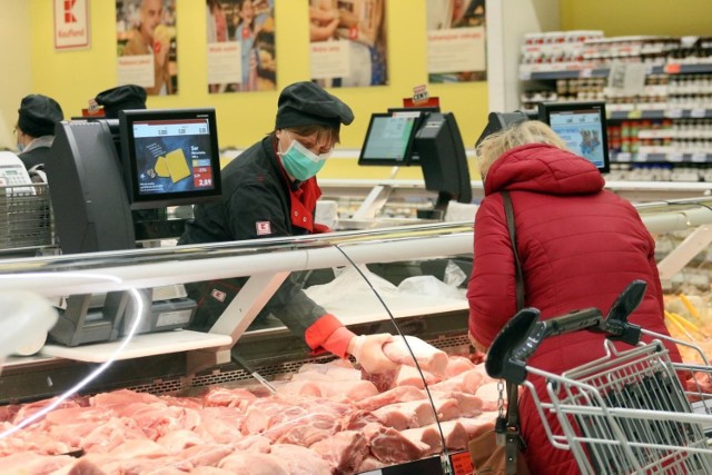 Mięso było wśród tych produktów żywnościowych, którego ceny w ostatnich miesiącach mocno podskoczyły w górę. W których województwach ceny mięsa były najniższe? Gdzie za mięso zapłacimy najmniej?