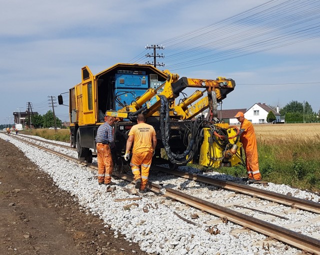 Od poniedziałku 6 maja zaczyna się drugi etap przebudowy linii Opole - Nysa. Tym razem robotnicy biorą się za odcinek Łambinowice - Nysa.