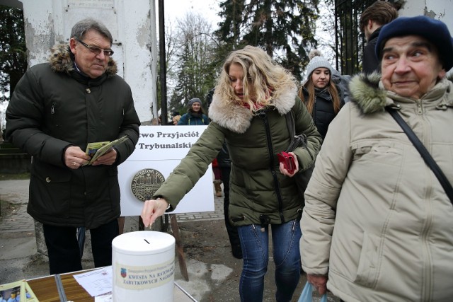 19.357 złotych - to wynik tegorocznej, już trzydziestej kwesty na ratowanie zabytkowych nagrobków Starego Cmentarza w Piotrkowie.