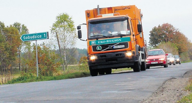 Urzędnicy starostwa rozważają wprowadzenie ograniczenia ruchu ciężarówek na tej drodze