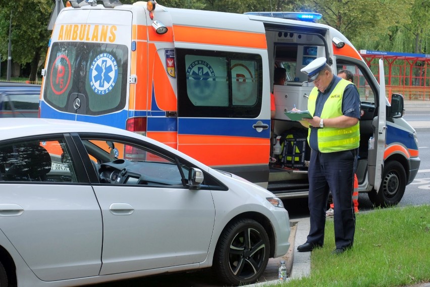 Na przejściu dla pieszych potrącona została kobieta.