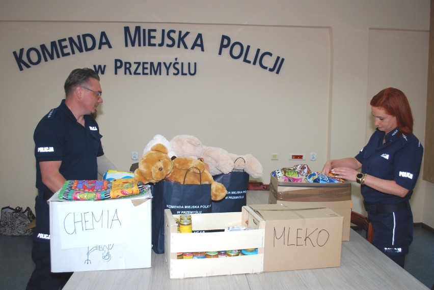 Policjanci pomogli 5-osobowej rodzinie z Piątkowej k. Dubiecka [ZDJĘCIA]