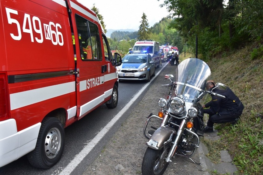 Białka Tatrzańska. Wypadek motocyklów na krajowej 49. Jedna osoba trafiła do szpitala