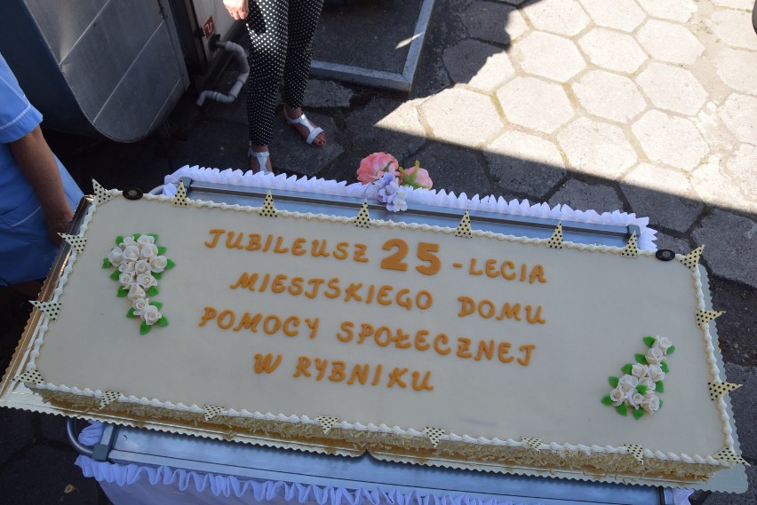 25 lat Miejskiego Domu Pomocy Społecznej w Rybniku. Święto mieszańców domu na Żużlowej