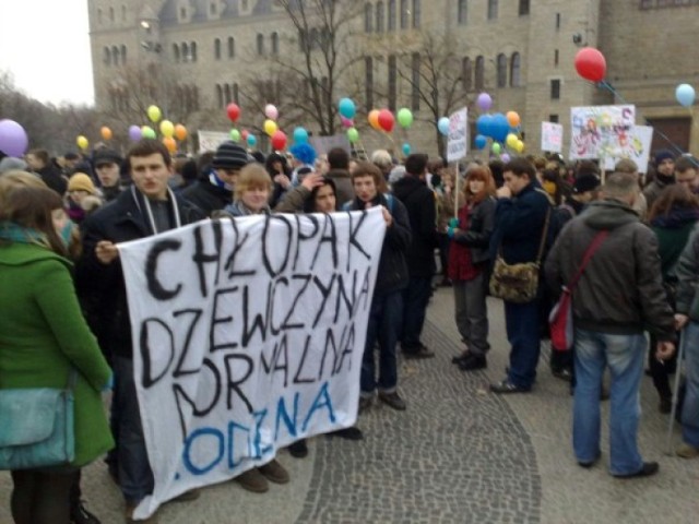 W Poznaniu trwa Marsz Równości oraz kontrmanifestacja ONR. ...