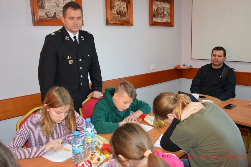 W konkursie pt. "Młodzież Zapobiega Pożarom" w Pakosławiu wzięło udział 18 uczniów