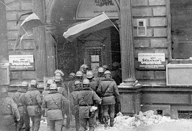 30 lat temu ZOMO wkroczyło do siedziby "S" przy Piotrkowskiej