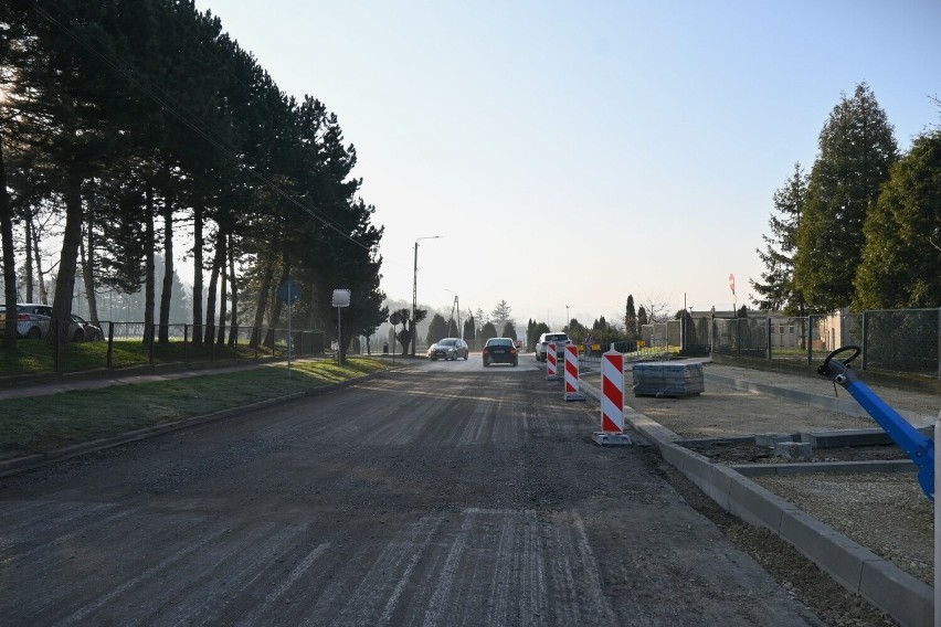 Remont skrzyżowania w rejonie ulic Szkolnej i Partyzantów w Kazimierzy Wielkiej. Są utrudnienia, ale wszystko idzie zgodnie z planem