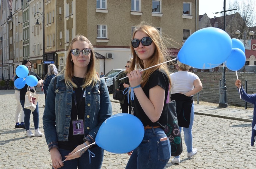 Dni świadomości autyzmu w Głogowie - w niebo poszybowały balony z marzeniami