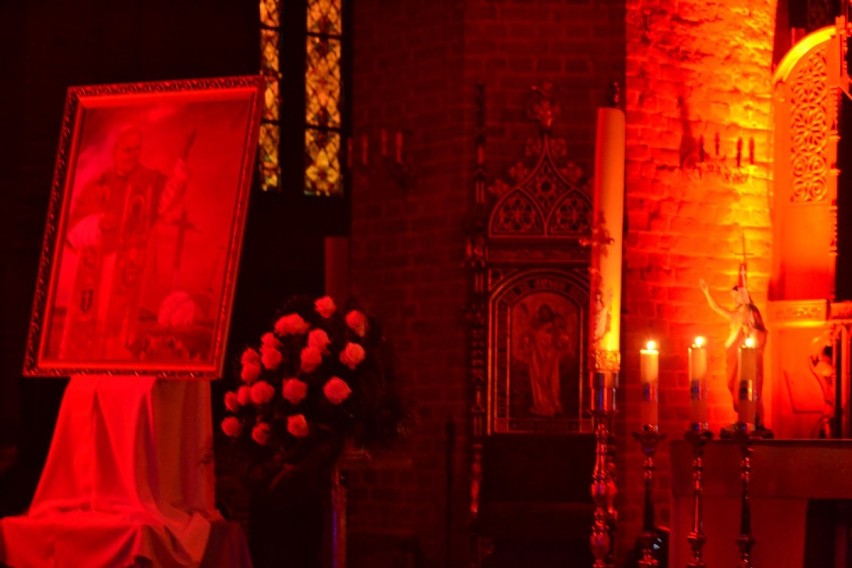 Pelplin dla Świętego Jana Pawła II. Koncert i modlitwy w katedrze. ZOBACZ ZDJĘCIA