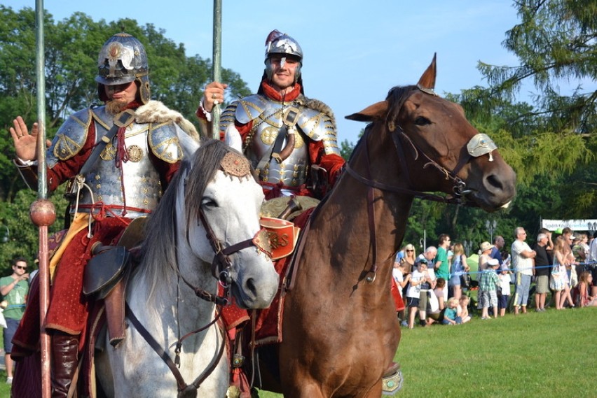 Husaria pod Jasną Górą. Konie, kopie, damy i rycerze dla pielgrzymów i częstochowian [ZDJĘCIA]