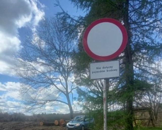 Mieszkańcy Sławęcic (gmina Szczecinek) w opałach. Znaki zagradzają im dojazd